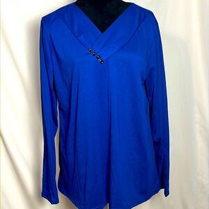 NWOT unbranded top with button detail XL
